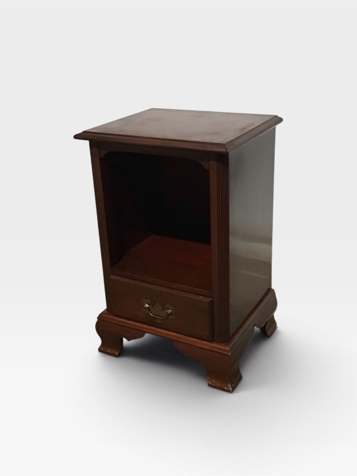 VTG Hungerford Solid Mahogany Nightstand 17"W x 14"D x 26"H