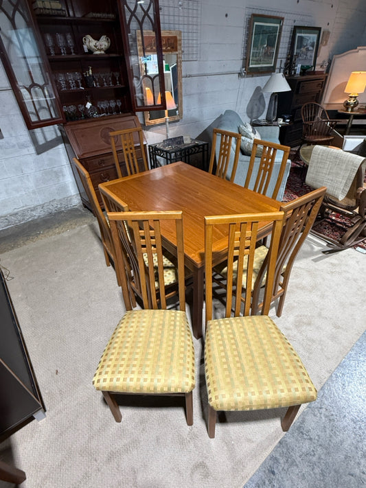 Danish Modern Teak Mobler dining table & 8 chairs, 53.25" to 93.25"L x 35.5"W