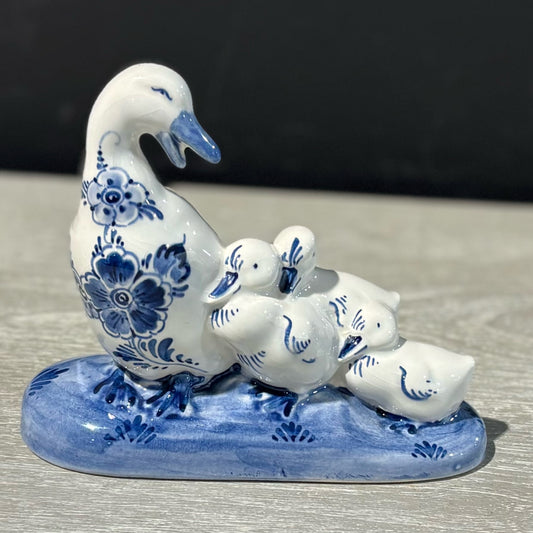 Delft Mother Duck & Ducklings, 6" W x 2.5" D x 5.25" H