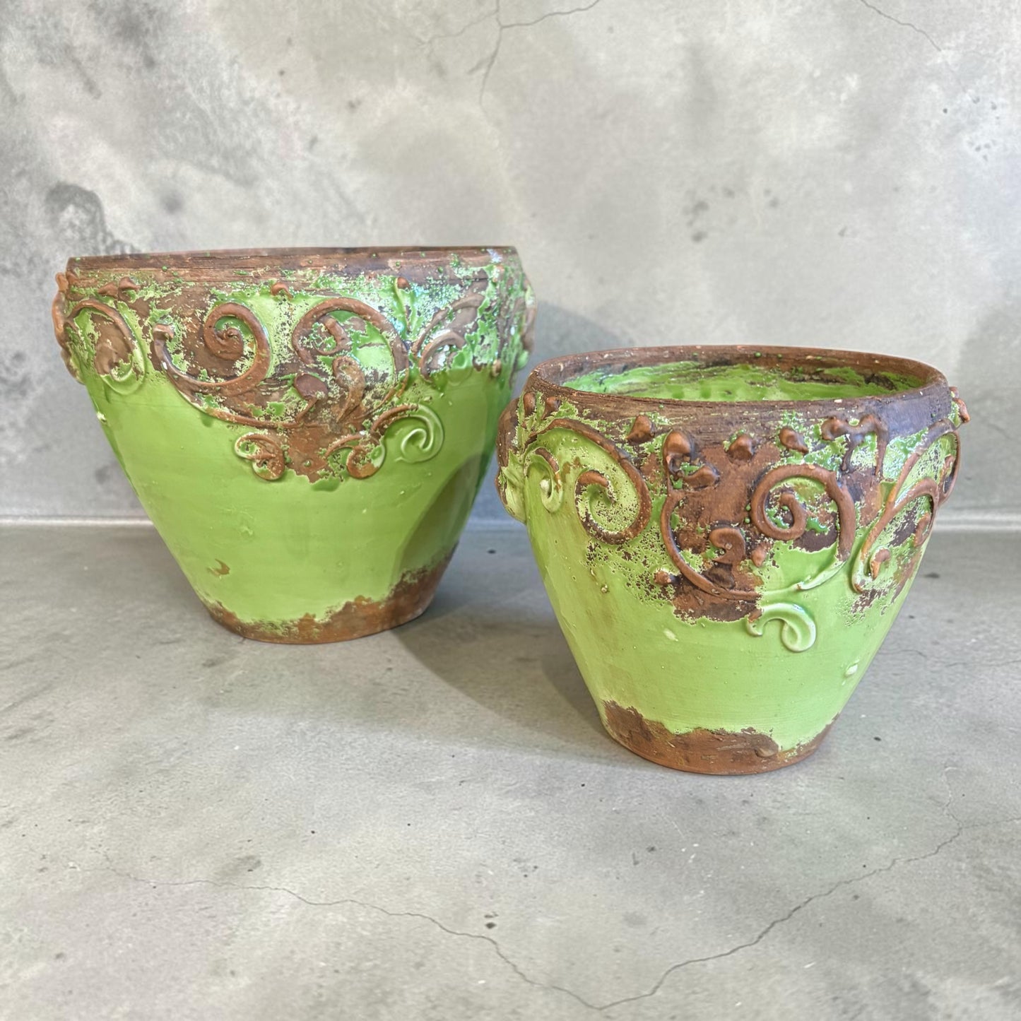 Set of Arte Italica Pompeii Flower Pots, Lg 6"H x 6.5"Dia, Sm 4.5"H x 5"W
