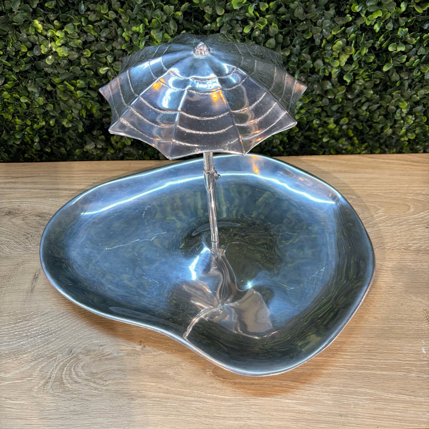 Mariposa Beach Umbrella Server, 14"W x 10"H x 11"D