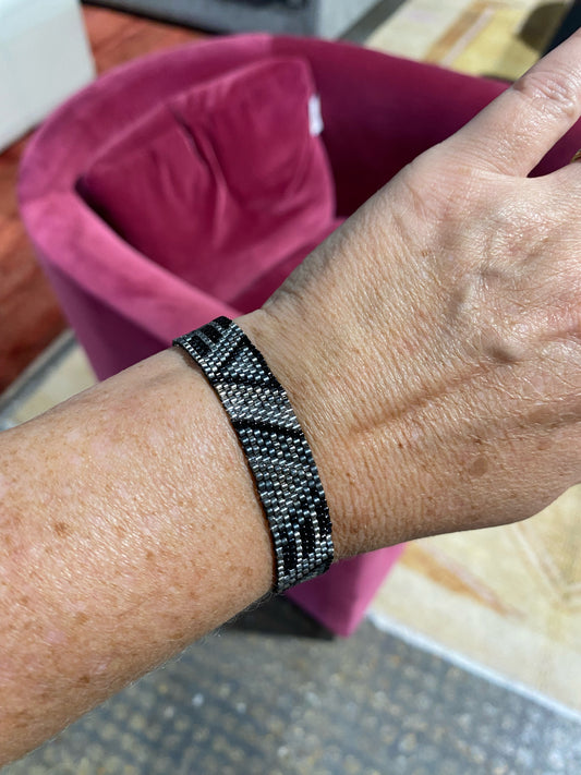 Peyote stitch bracelet, "Fusions", black/silver, .5"W x 7"L