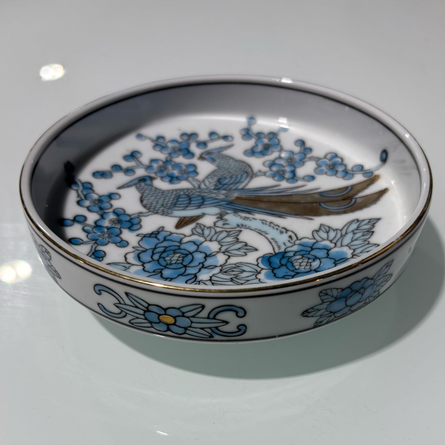 Gold Imari blue/white Bowl 5.5" D x 1.5" H