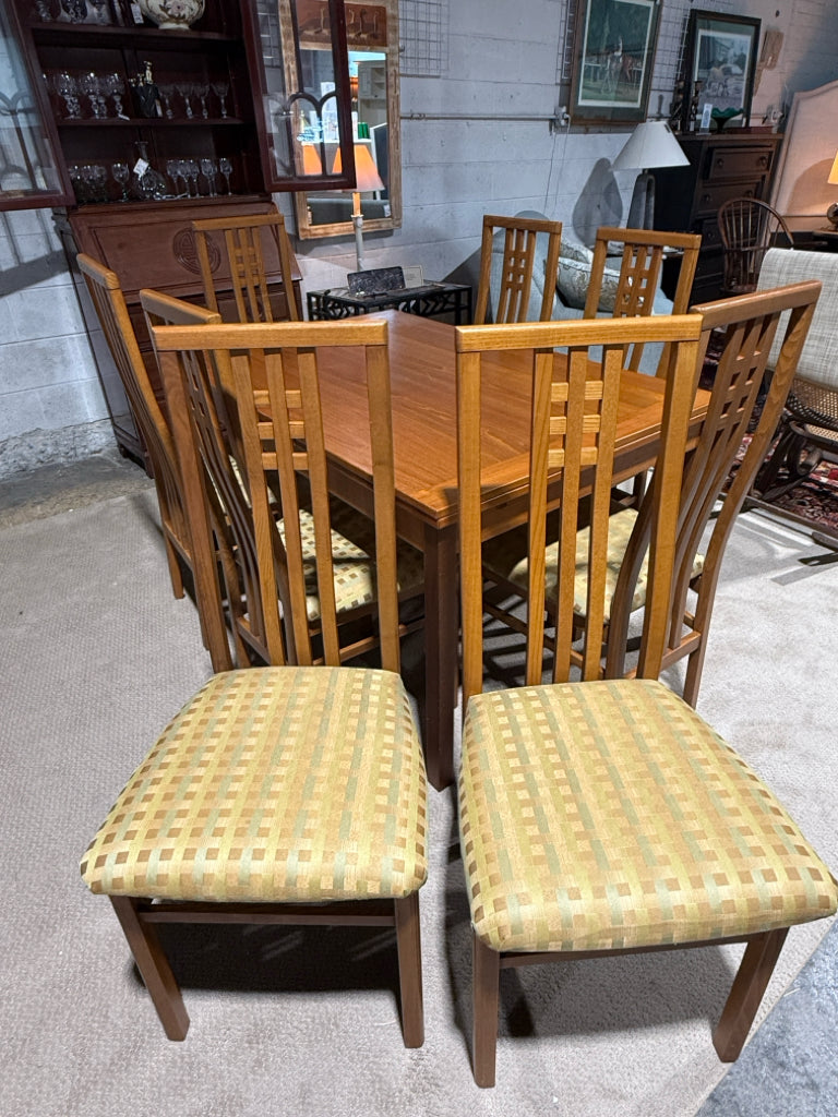 Danish Modern Teak Mobler dining table & 8 chairs, 53.25" to 93.25"L x 35.5"W