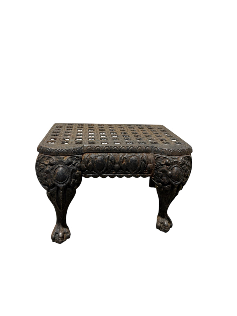 Cast Iron Footman w/Pierced Top, Cabriole Legs c. 1800s, 18"W x 12"D x 13.5"H