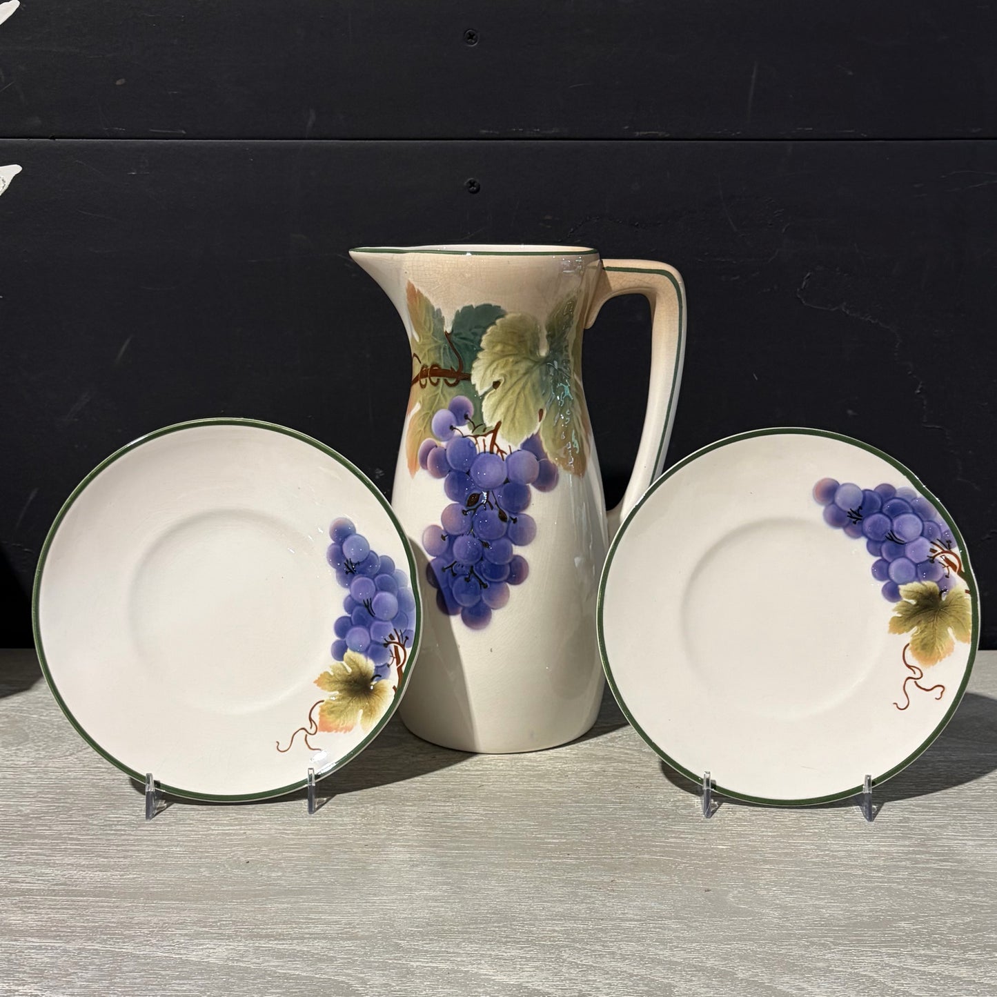 Villeroy & Bosh Melina Pitcher & 2 Plates, 10.75"H