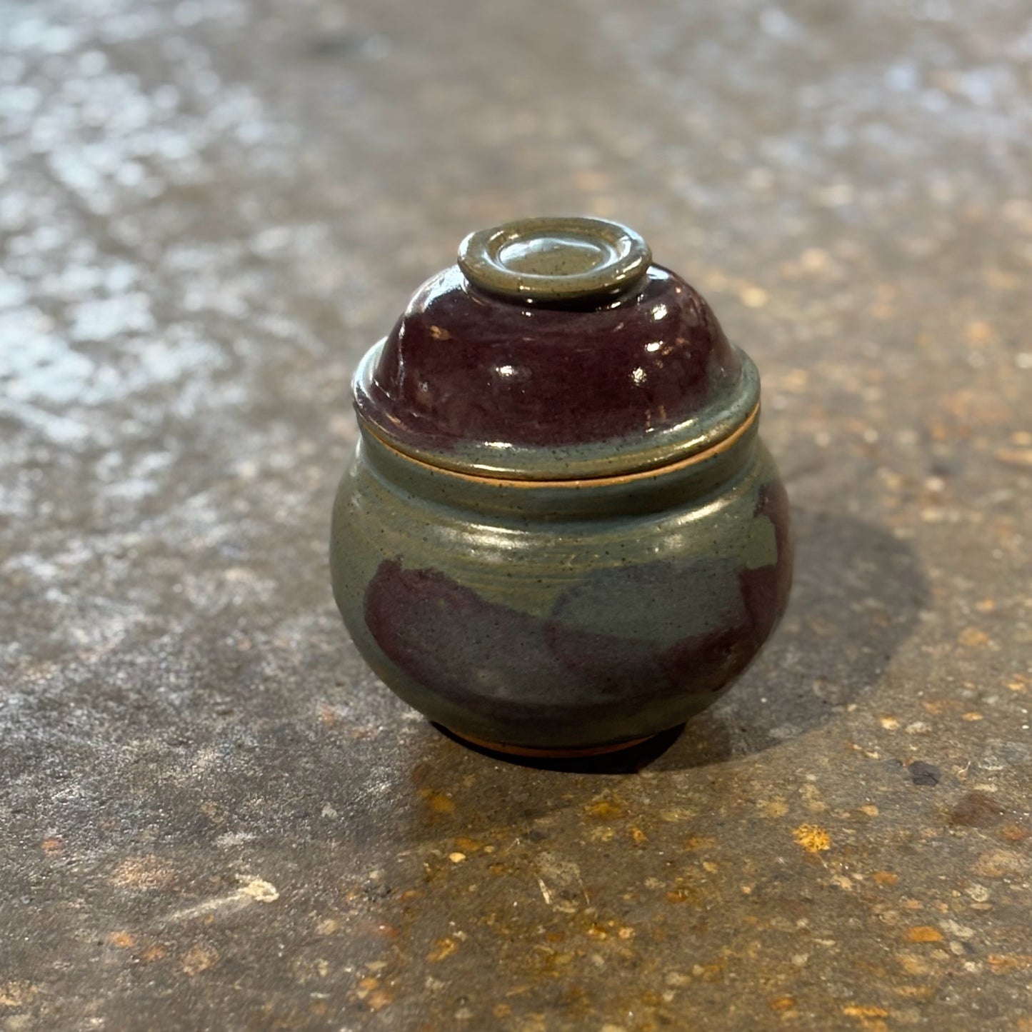 Handmade/signed (Driscoll) pottery jar w/lid, 5"H x 4.5"W x 4.5"D