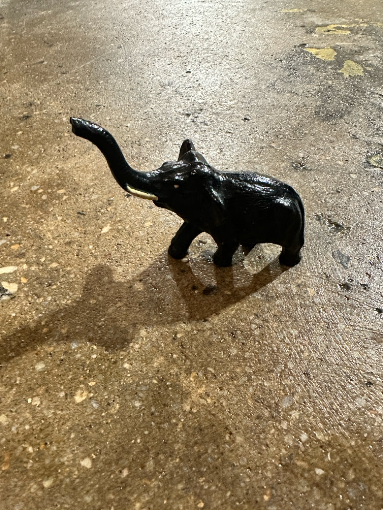Vintage handcarved elephant, black, 3.5"H