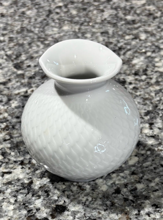 Meissen Waves vase 4" H x 3.5" W