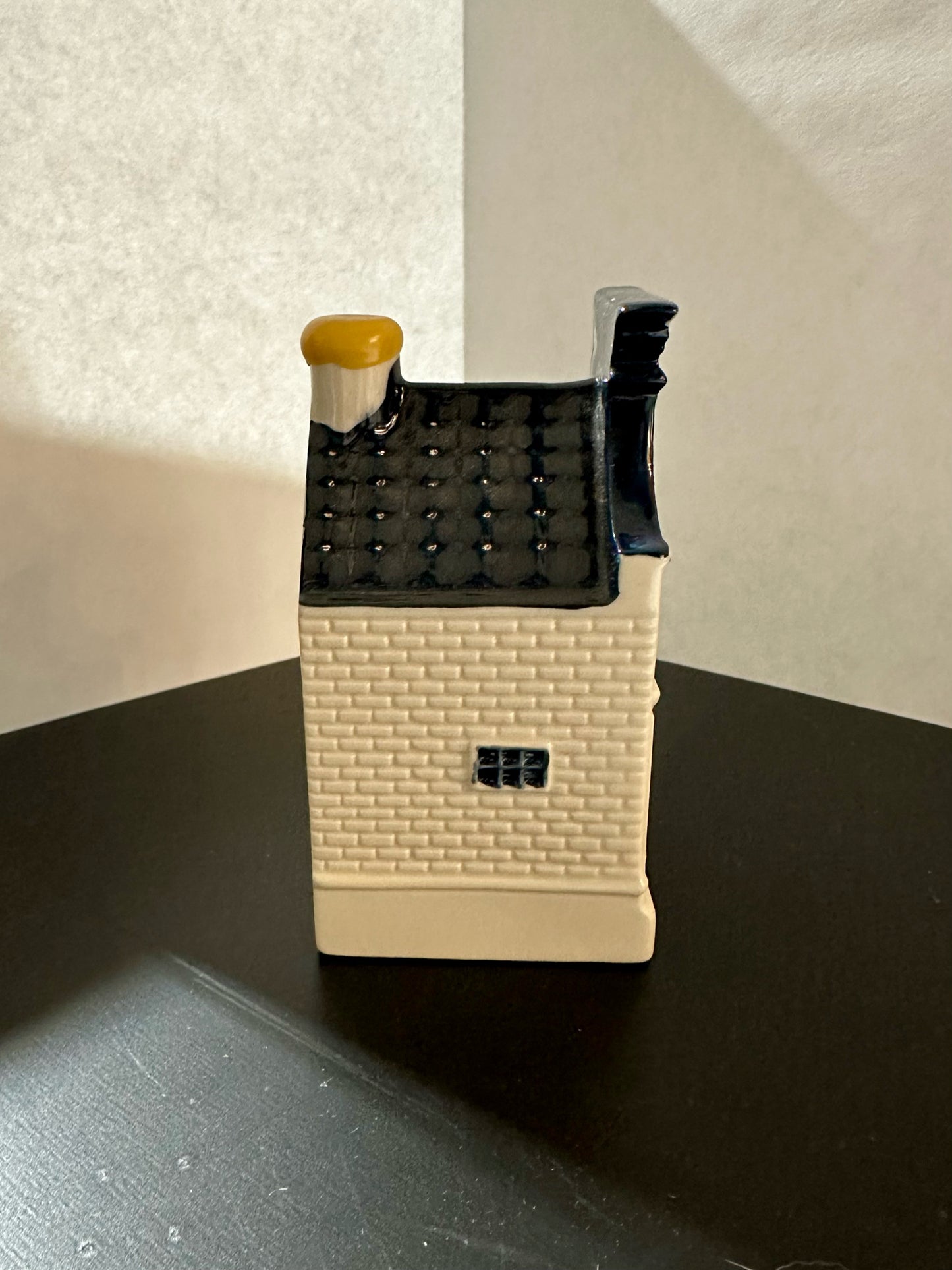 Sealed Miniature KLM Dutch Ceramic Delft House #63