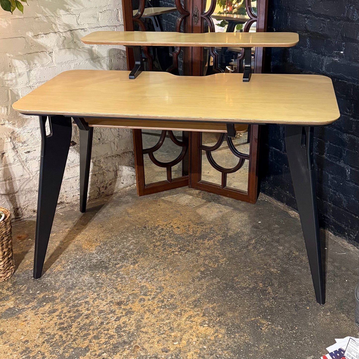 Hoek Desk, 47.5"W x 24"D x 37"H