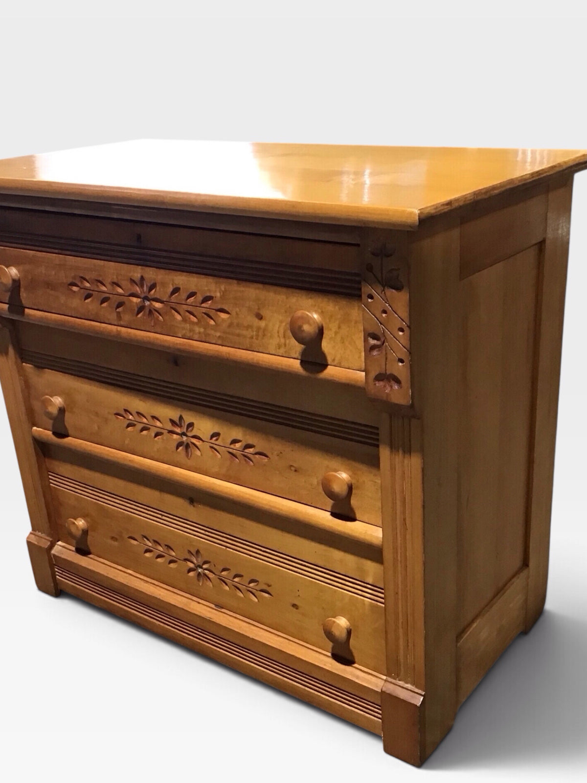 ATQ Victorian Chest of Drawers, 32L x 17W x 27H