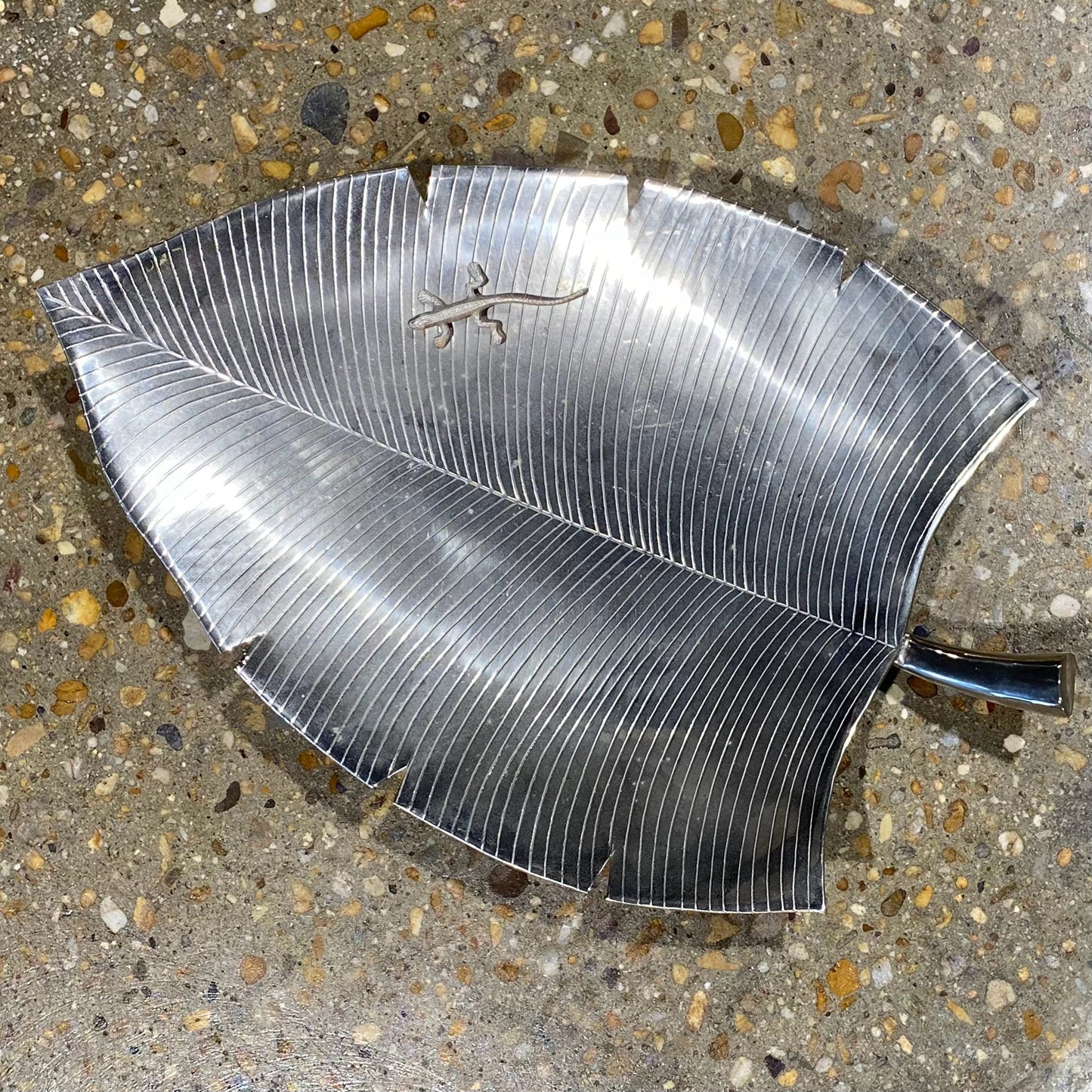 Large Leaf Platter W/Lizard, 22"L x 13.75"W x 3.5"H