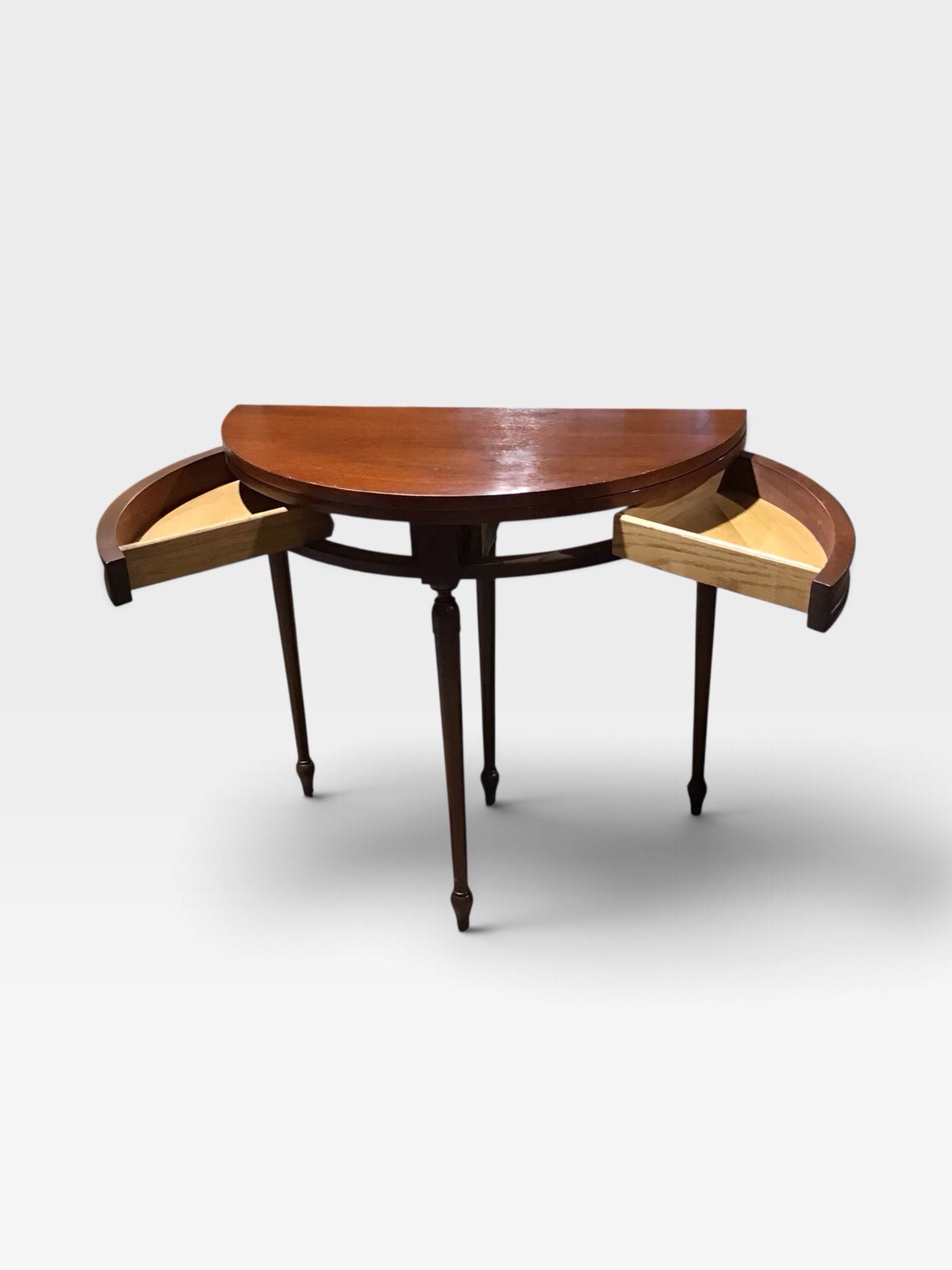 VTG Flip Top Round  Table 16" to 32" Diam x 29"H
