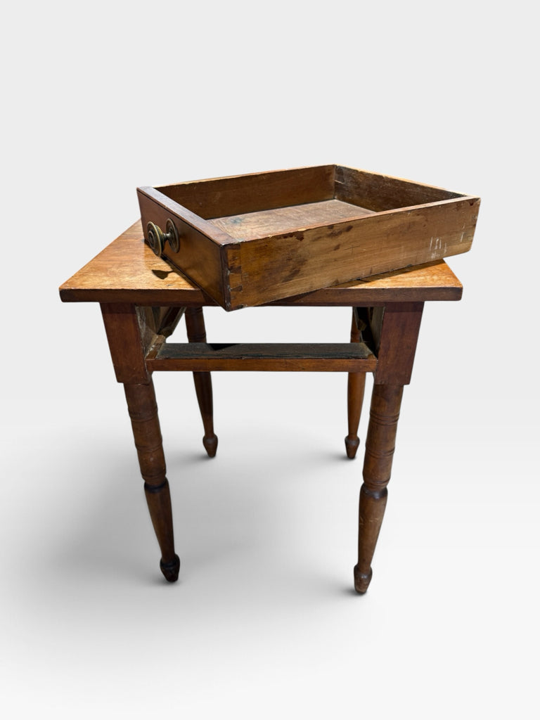 ATQ Sheraton/Federal side table, single plank, c.1820s, 19.25"W x 19.5"D x 27"H
