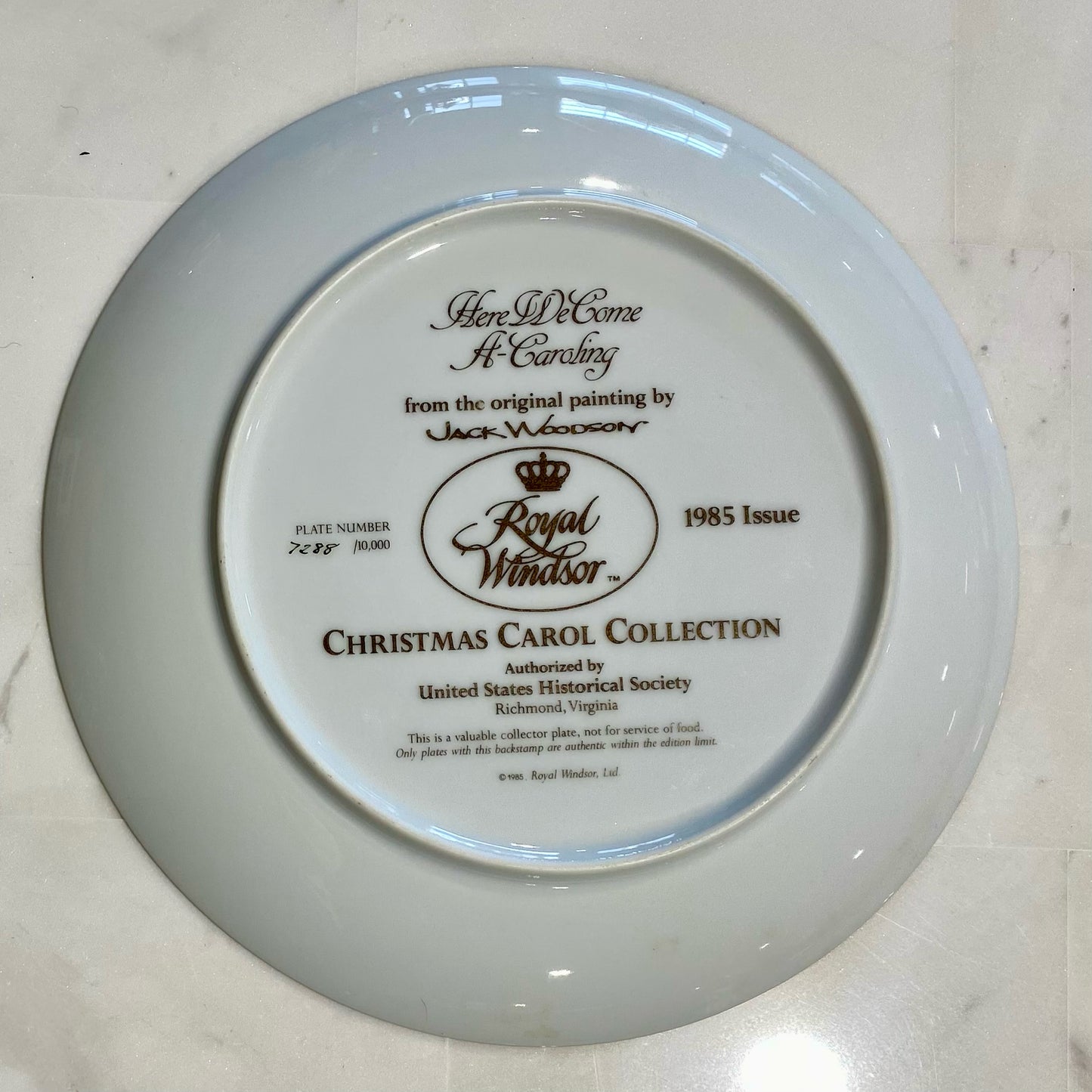 Royal Windsor Holiday Plate, 9.25"Dia x 1.2"H