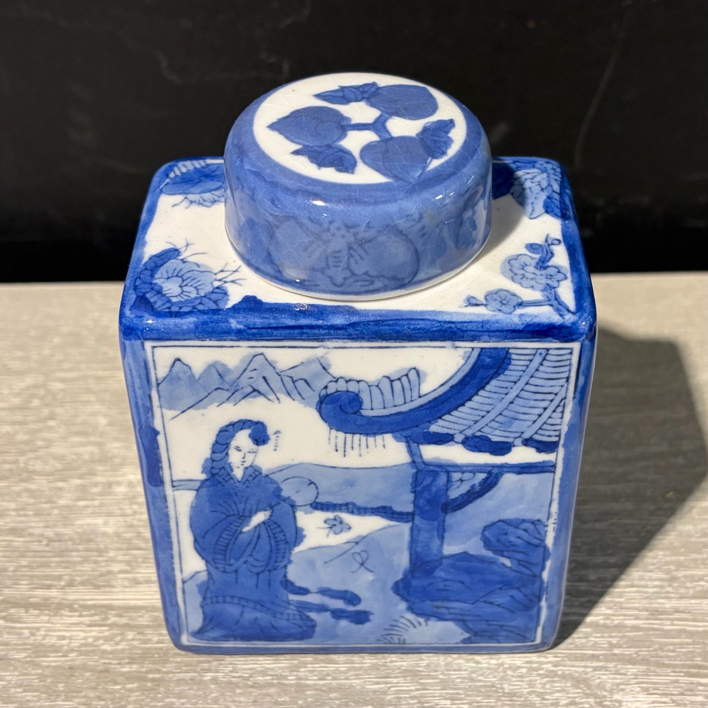 VTG Chinoiserie Blue & White Jar w/Lid, 3.25"W x 2.5"D x 5"H