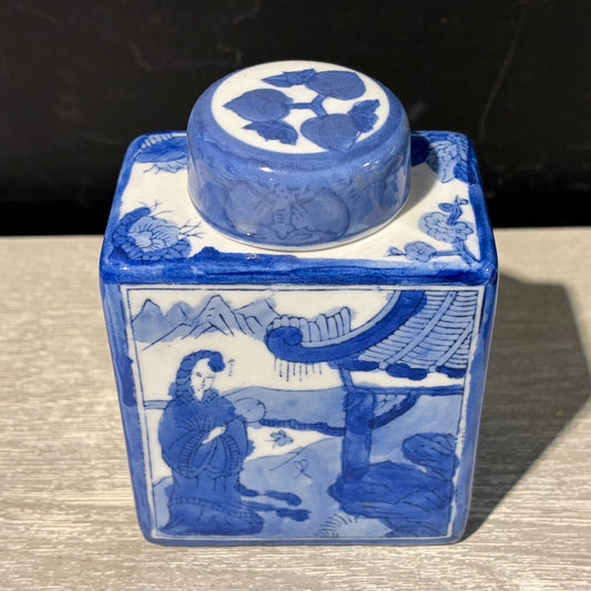 VTG Chinoiserie Blue & White Jar w/Lid, 3.25"W x 2.5"D x 5"H
