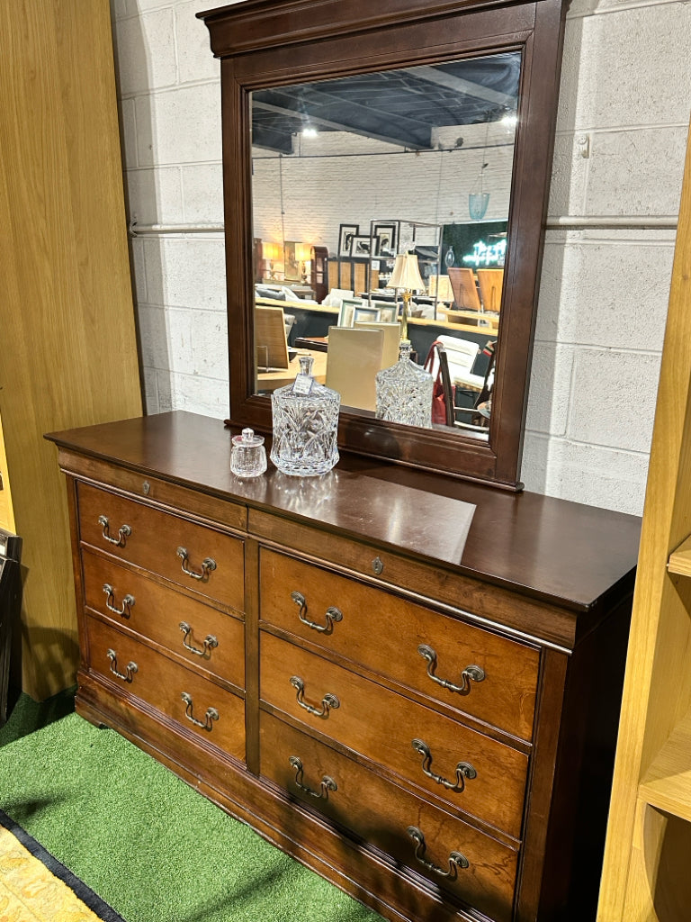 Traditional cherry finish 6 drawer dresser w/mirror