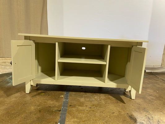 Corner TV Stand, Cream w/ Crab Knobs, 48.5" L x 21.5" W x 24" H