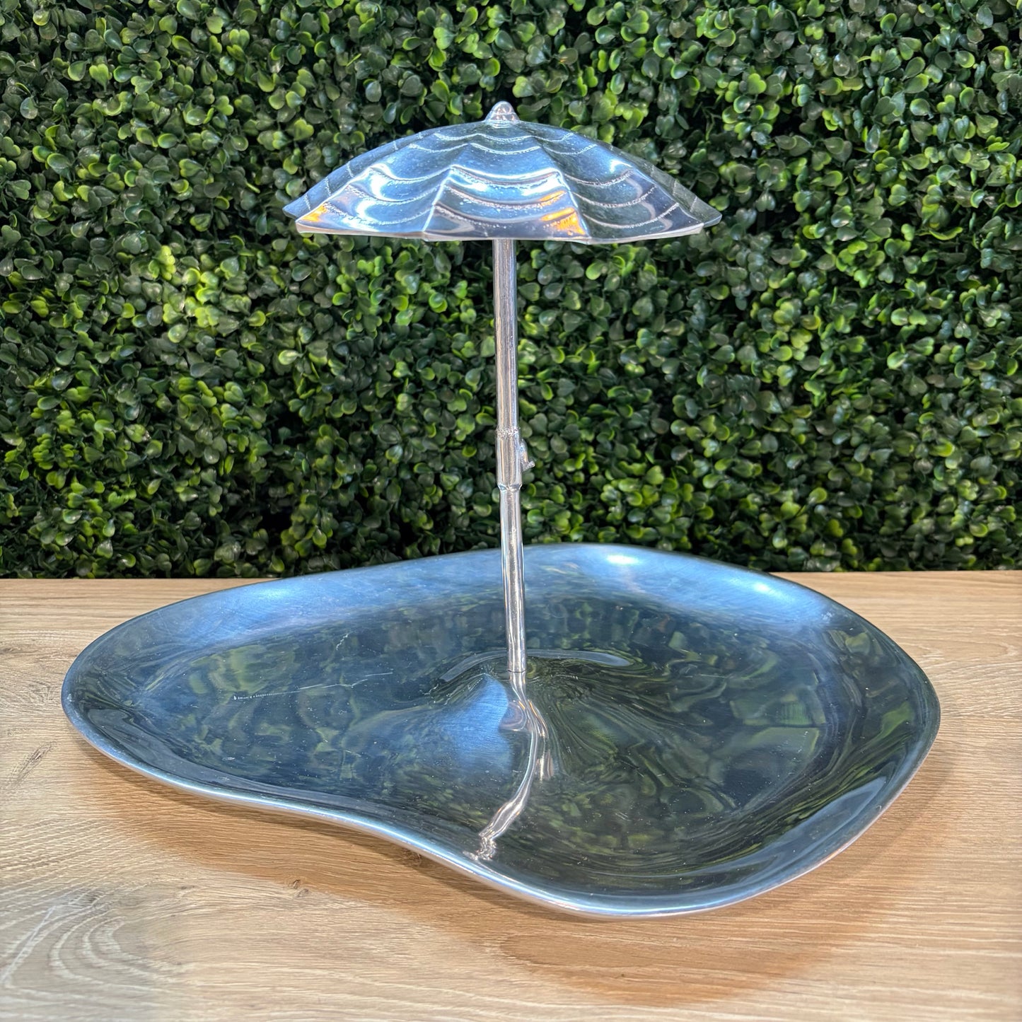 Mariposa Beach Umbrella Server, 14"W x 10"H x 11"D