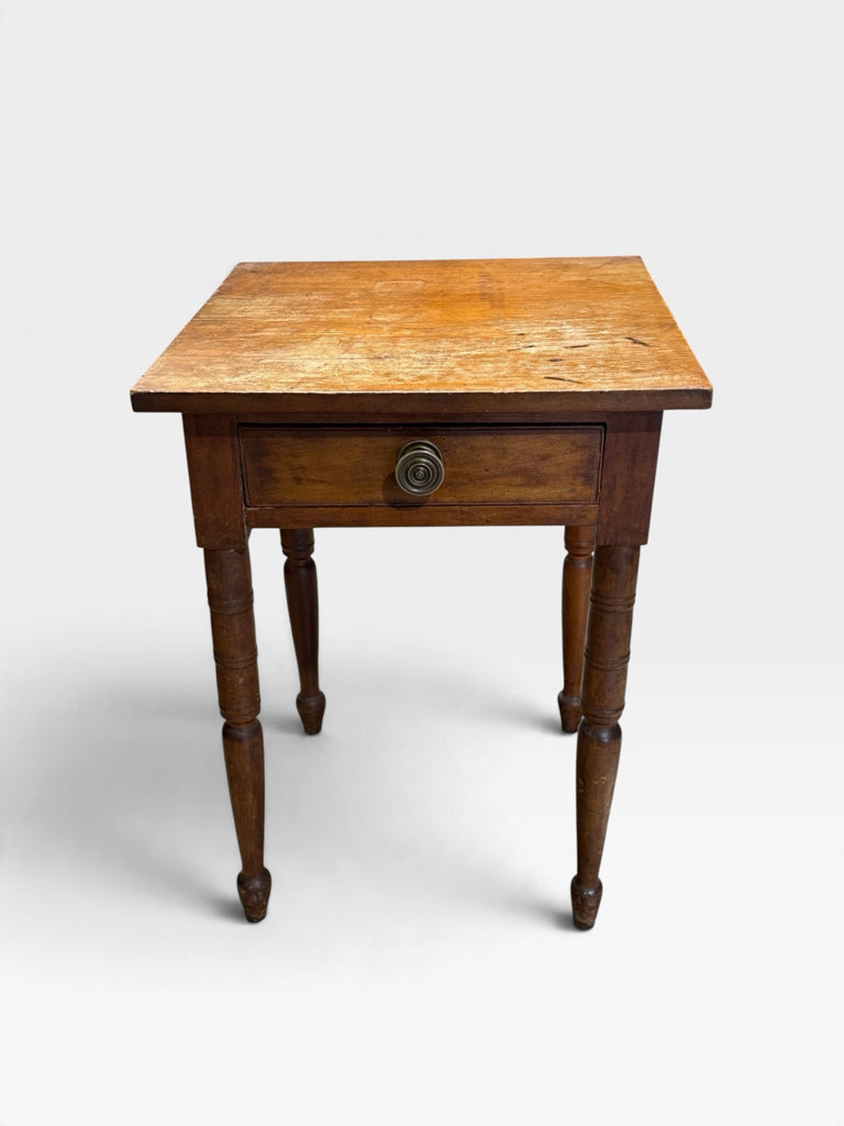 ATQ Sheraton/Federal side table, single plank, c.1820s, 19.25"W x 19.5"D x 27"H