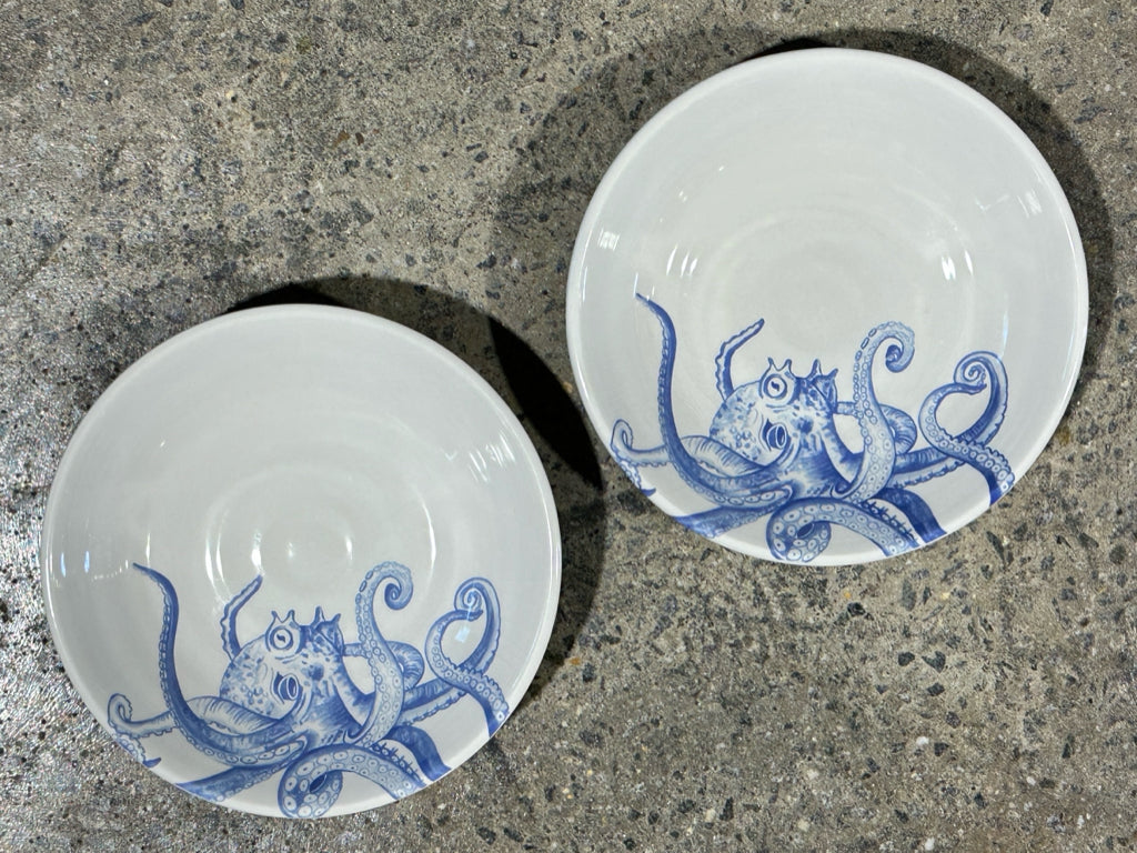 SET of 2 Ceramic Cuore bowls, octopus 9"D