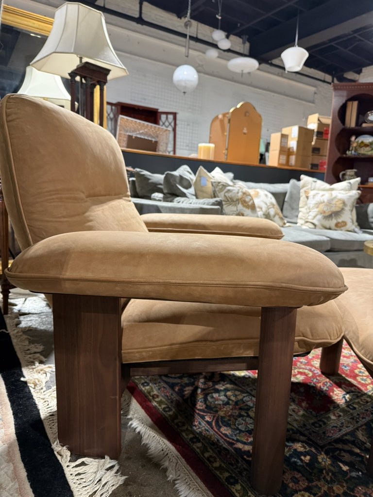 NEW Brasilia chair& ottoman, camel dune leather, 37.8"W x 33.1"D x 32.3"H