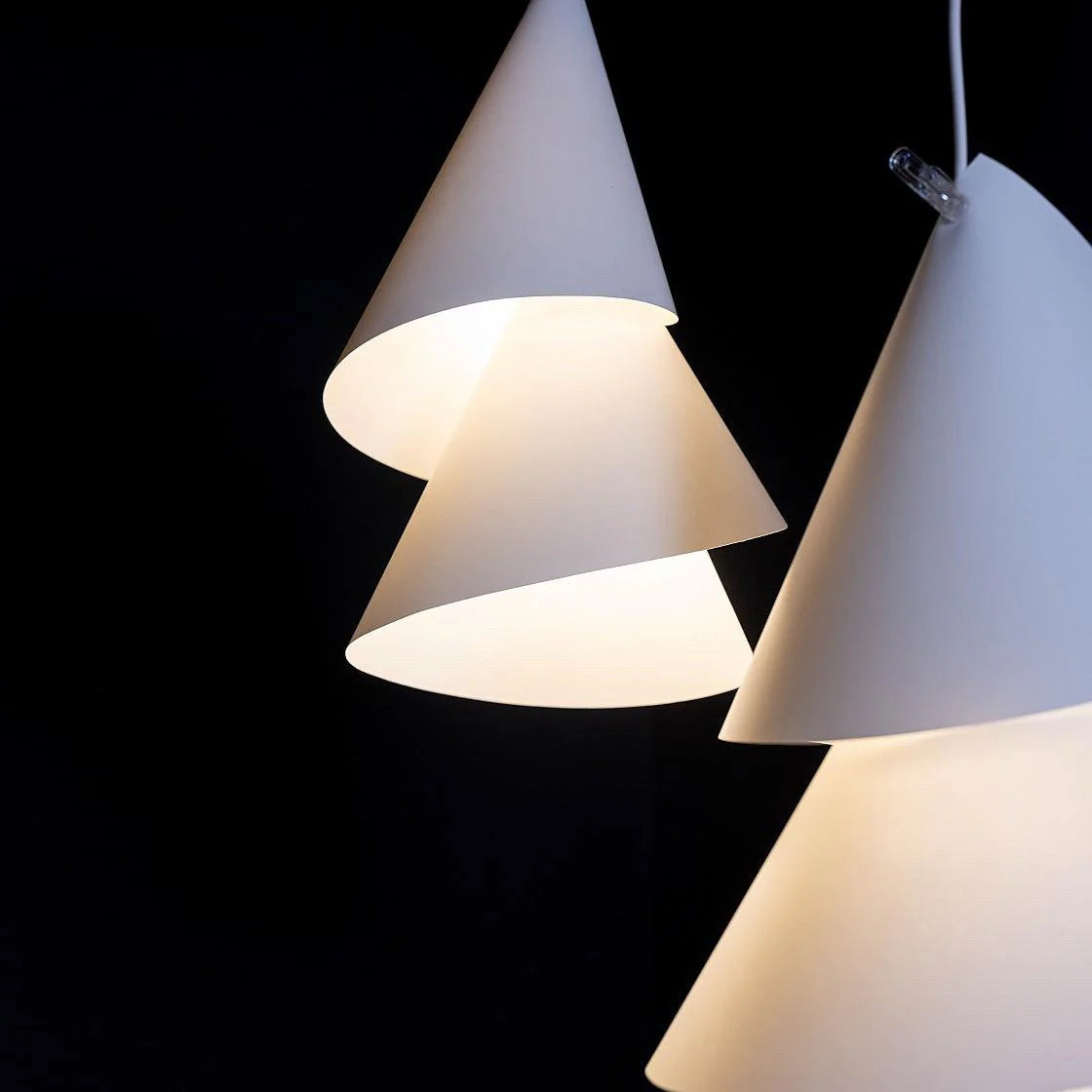 Ingo Maurer Willydilly Pendant Light, White, 13.8" Dia x 19.7" H