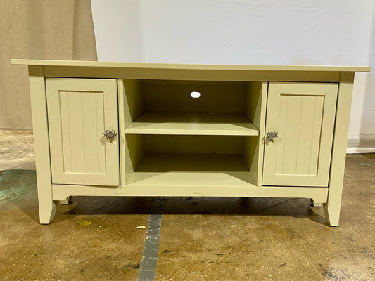 Corner TV Stand, Cream w/ Crab Knobs, 48.5" L x 21.5" W x 24" H